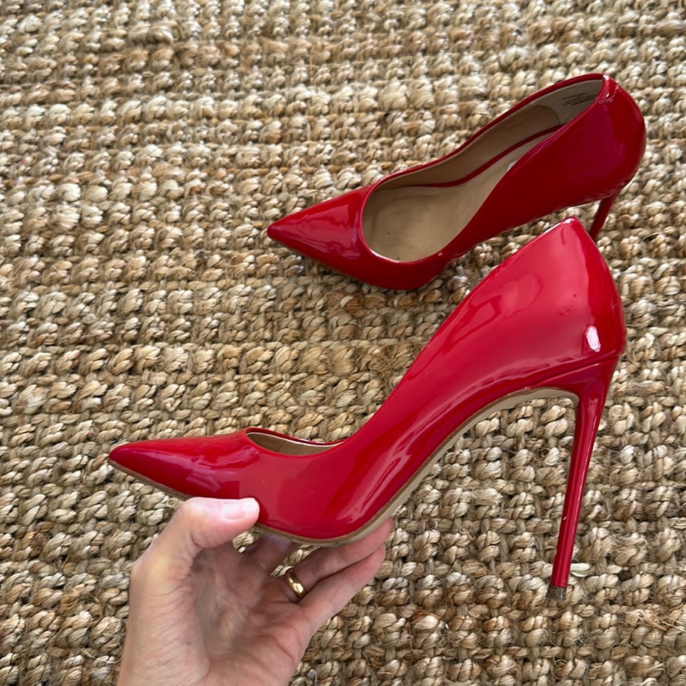 Steve Madden Red Pump heel